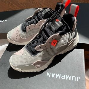 Size 8.5 - Jordan delta 2 grey fog